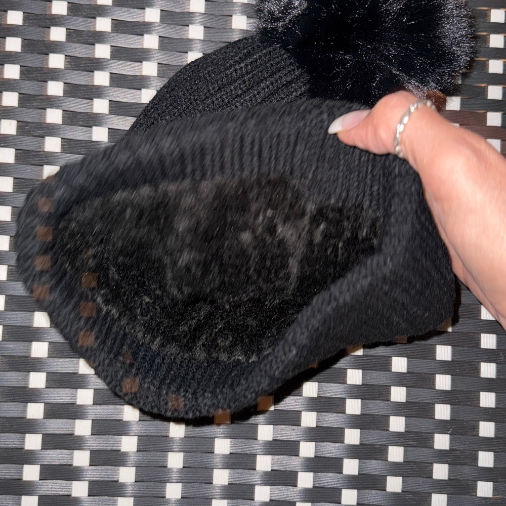 Black Pom-Pom Knit Beanie - Picture 2 of 3